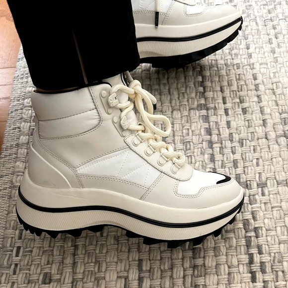 TORY BURCH Adventure Hiker shell and leather hiking boots. Size 11 Women
N6-05